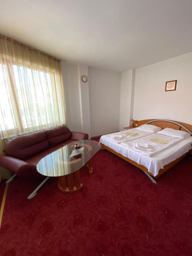 Family Hotel The Golden Fish Sozopol Esterno foto