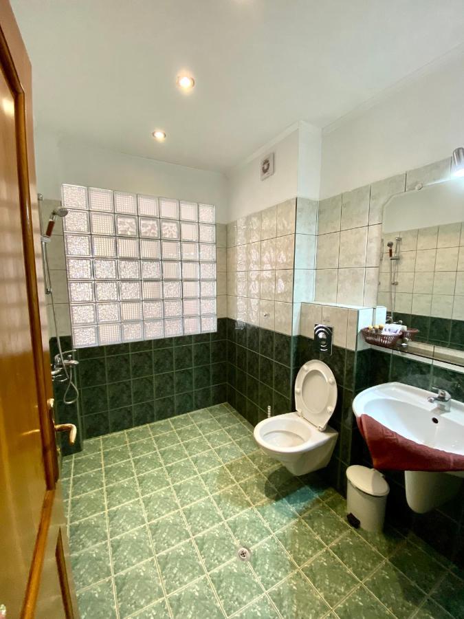 Family Hotel The Golden Fish Sozopol Esterno foto