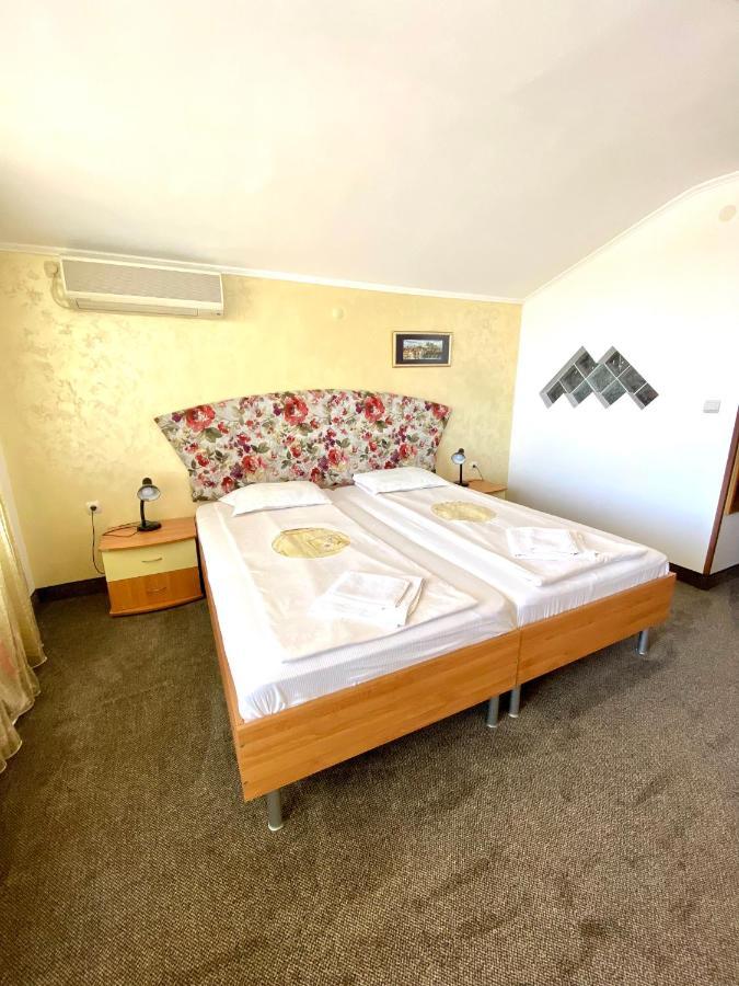 Family Hotel The Golden Fish Sozopol Esterno foto