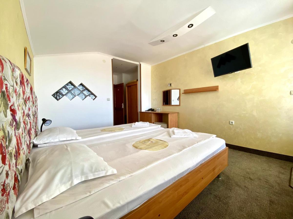 Family Hotel The Golden Fish Sozopol Esterno foto