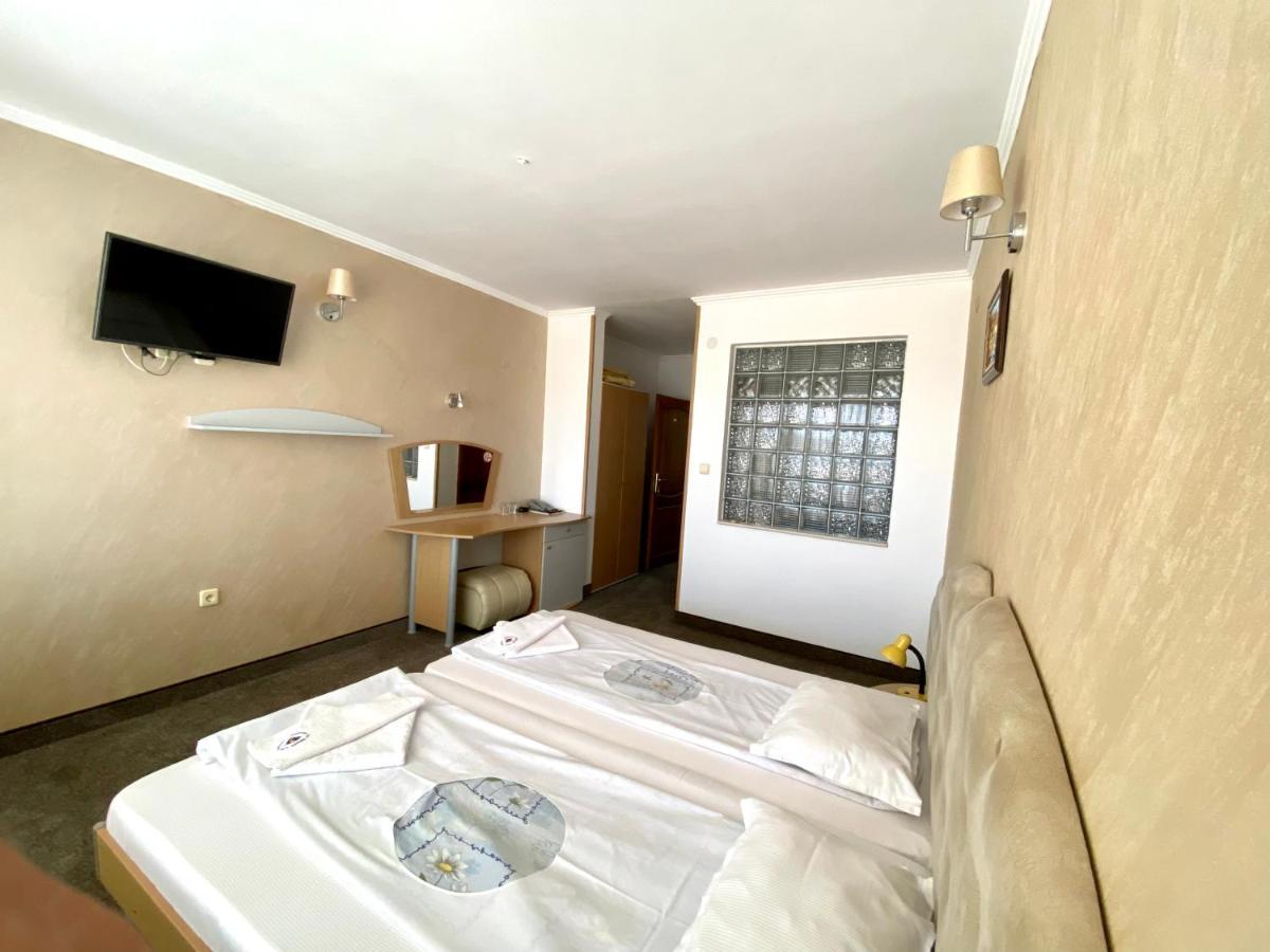 Family Hotel The Golden Fish Sozopol Esterno foto