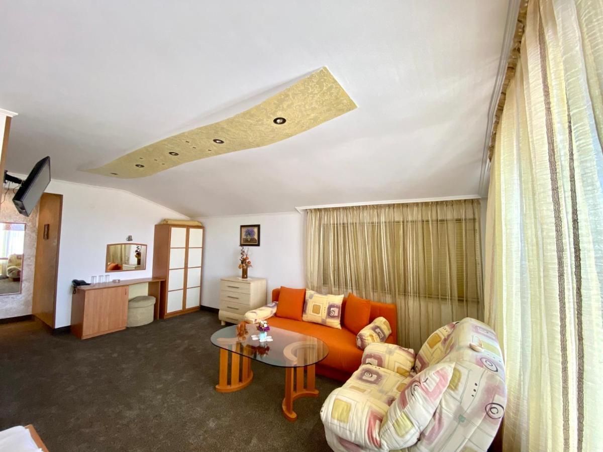 Family Hotel The Golden Fish Sozopol Esterno foto