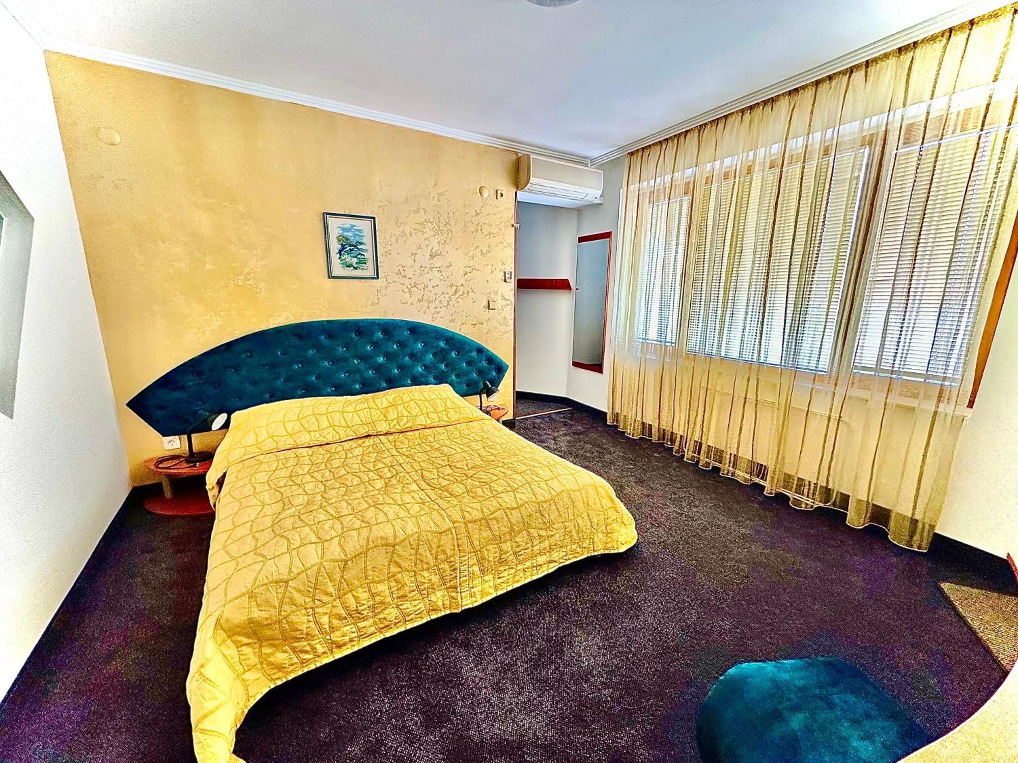 Family Hotel The Golden Fish Sozopol Esterno foto