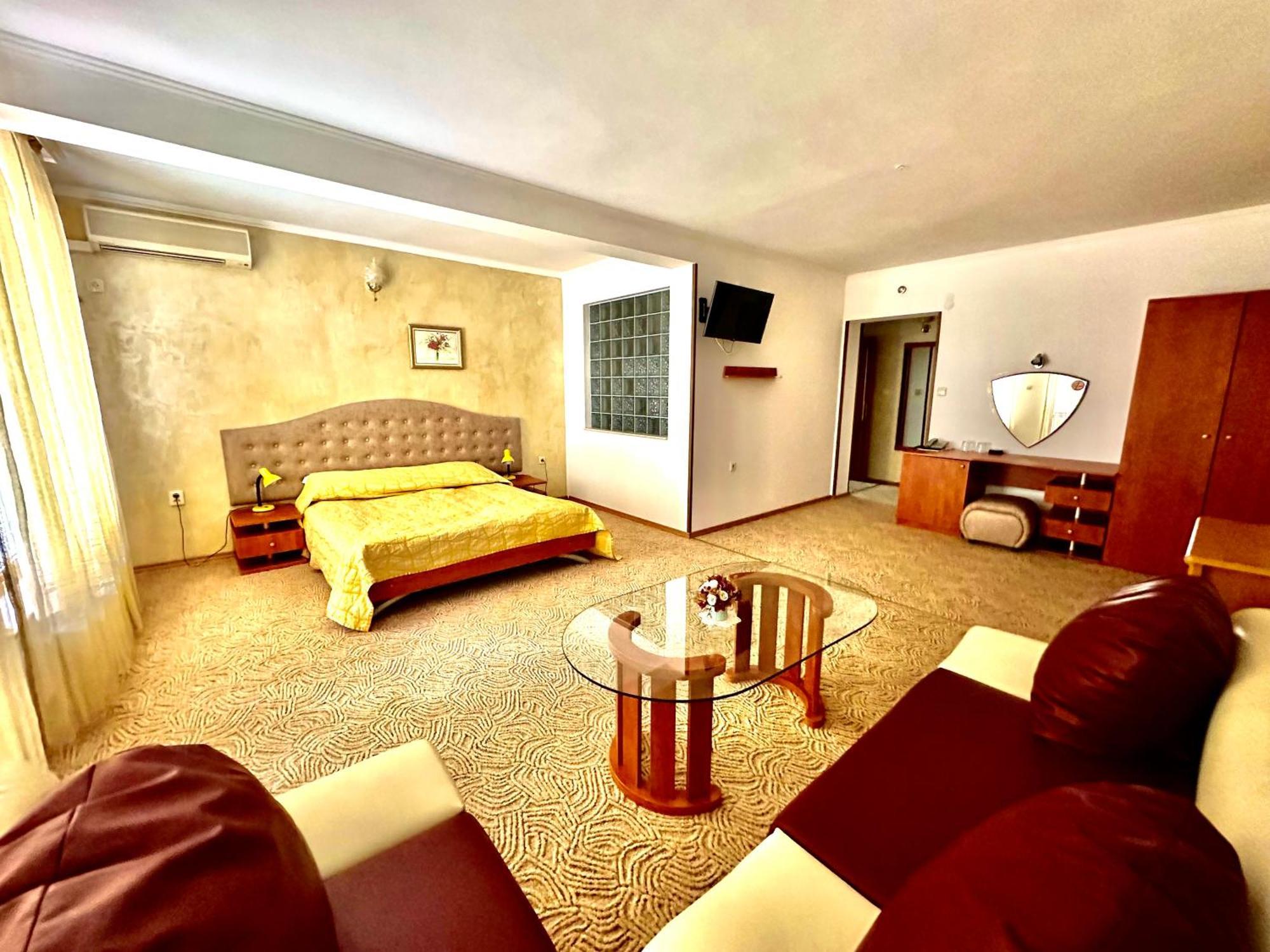 Family Hotel The Golden Fish Sozopol Esterno foto