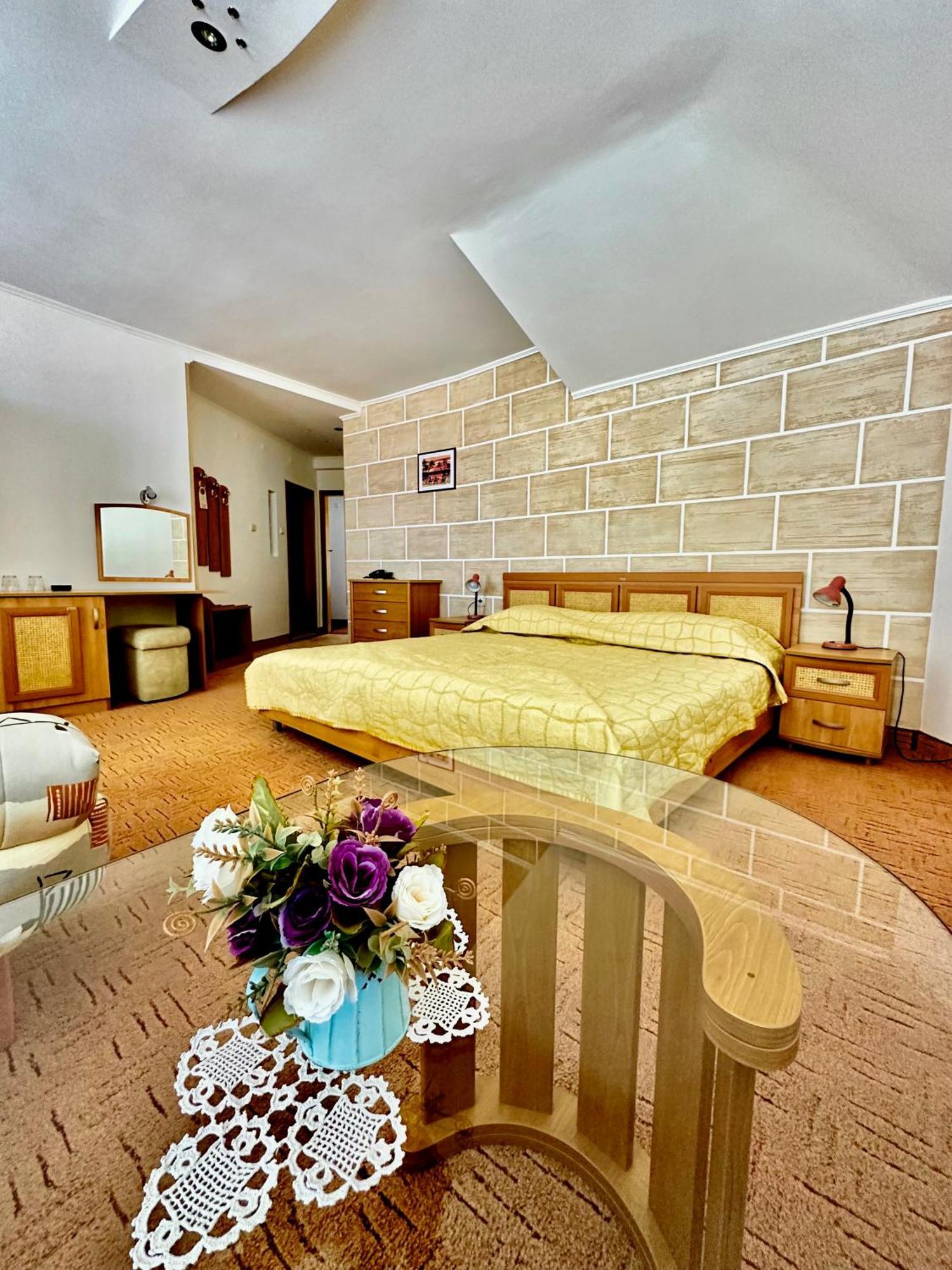 Family Hotel The Golden Fish Sozopol Esterno foto