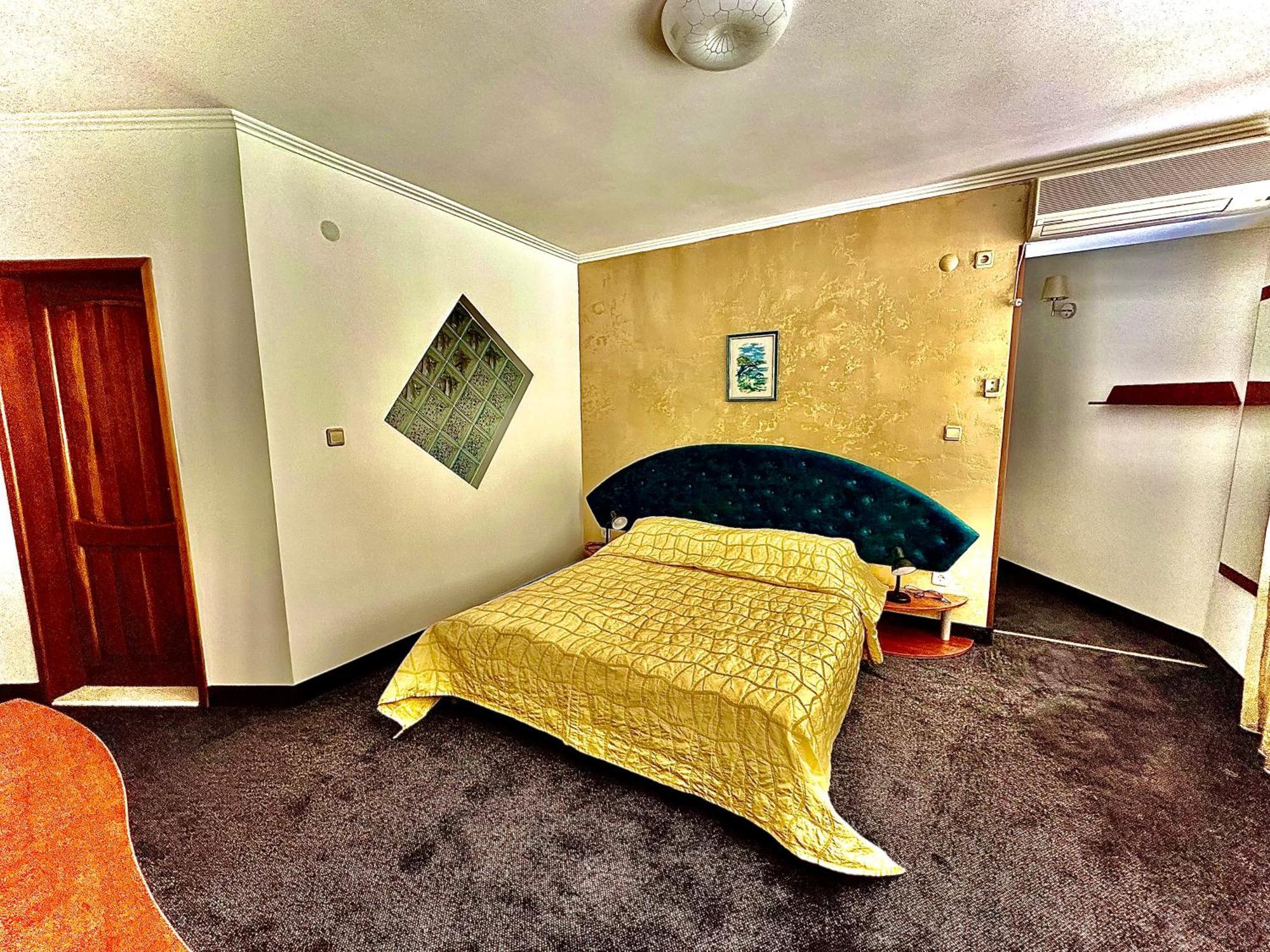Family Hotel The Golden Fish Sozopol Esterno foto